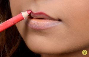 lip-pencil-in-the-color